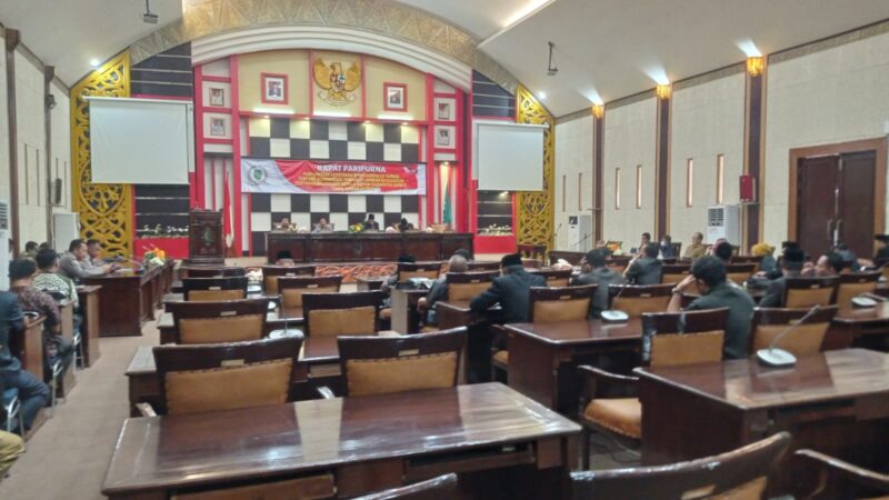 Suasana Rapat Paripurna DPRD Sambas tentang keputusan LKPJ Bupati Sambas, Selasa (18/4/2023).