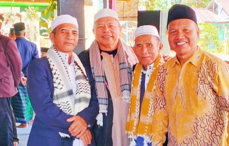 Supni Alatas Anggota DPRD Sambas pada acara resepsi pernikahan Mensungai, Desa Sekura, Minggu (30/4/2023).