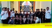 Kontingen Pondok Ramadan Kecamatan Sambas foto bersama usai meraih prestasi cabang lomba.