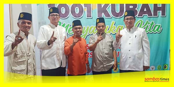 Ustadz Atbah Romin Suhaili bersama panitia pada peringatan Nuzulul Quran, Jumat (7/4/2023) di Kantor Pusat Masjid 1001 Kubah.
