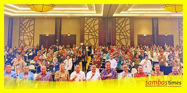 Bupati Sambas Satono foto bersama pada Rakor Pengendalian Pengelolaan Perbatasan Negara, Kamis (25/5/2023).