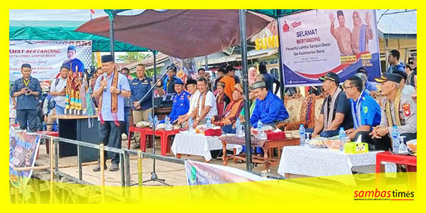 Bupati Sambas Satono membuka Lomba Sampan Bidar se Kalbar di Desa Sumber Harapan, Kecamatan Sambas.
