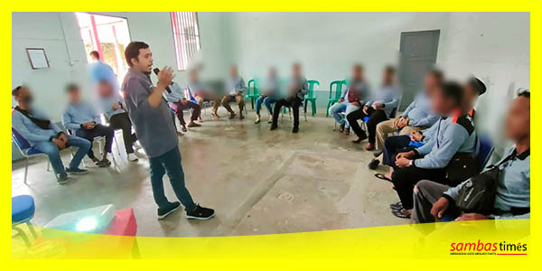 Direktur Gapemasda Aan Sumantri memberikan bimbingan kepada klien Bapas, Selasa (9/5/2023).