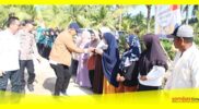 Gubernur Kalbar Sutarmidji menyerahkan 20 unit rumah bagi masyarakat Kecamatan Jawai