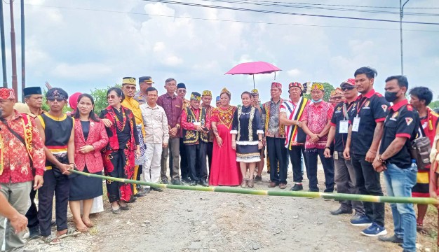 Suasana Pembukaan Gawai Naik Dango Kabupaten Sambas berlangsung meriah, Sabtu (27/5/2023).