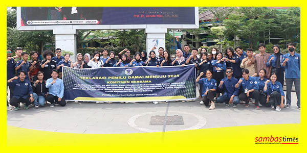 Mahasiswa Fisipol Untan yang tergabung dalam Himapol melakukan deklarasi Pemilu 2024 Aman dan Bermartabat.