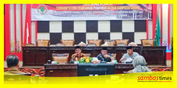 Wakil Ketua DPRD Sambas Ferdinan Syolihin memimpin Sosialisasi Raperda Kabupaten Sambas, Selasa (2/5/2023).
