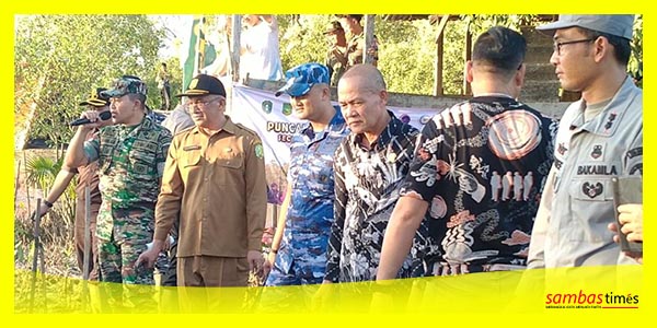 Wakil Ketua DPRD Sambas Suriadi pada kegiatan penanaman Mangrove di Desa Penjajab, Kecamatan Pemangkat. Senin (15/5/2023).