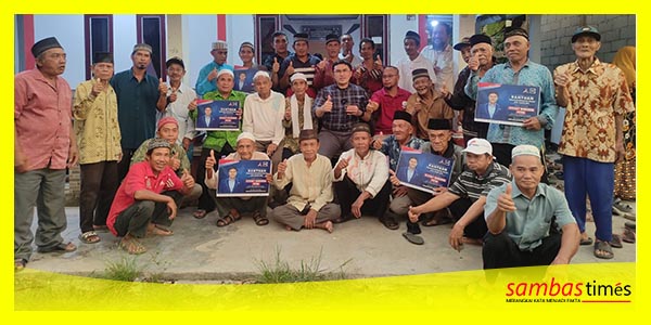 Herzaky bersama warga Desa Sengawang, Kecamatan Teluk Keramat, Kabupaten Sambas. Selasa (20/6/2023) sore.