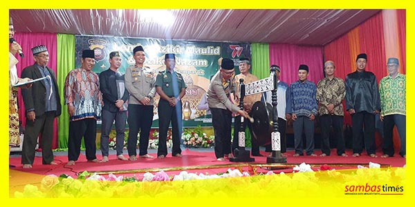 Kapolres Sambas AKBP Sugiyatmo menutup Lomba Zikir Maulid dan Nazam Peringatan HUT Bhayangkara ke-77.
