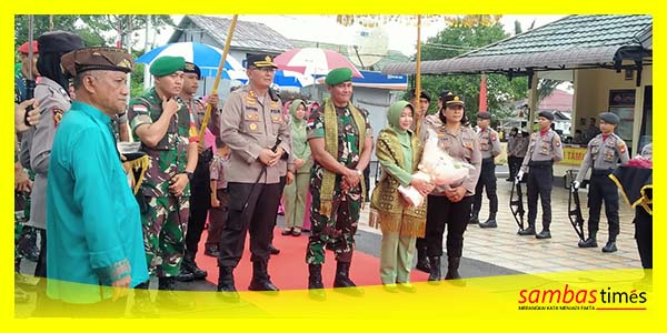 Ketibaan Pangdam XII Tanjungpura disambut Adat Istiadat Sambas dan tarian Multi Etnis, Rabu (7/6/2023).