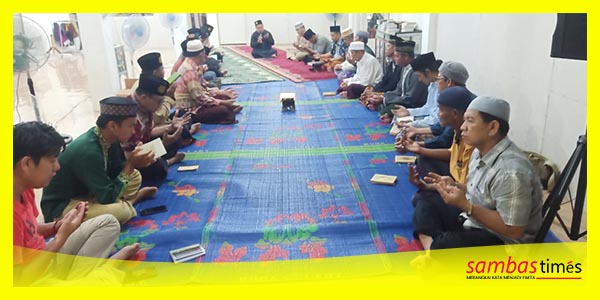 Rapat panitia pembentukan Hewan Kurban di Kantor Pusat Masjid 1001 Kubah.