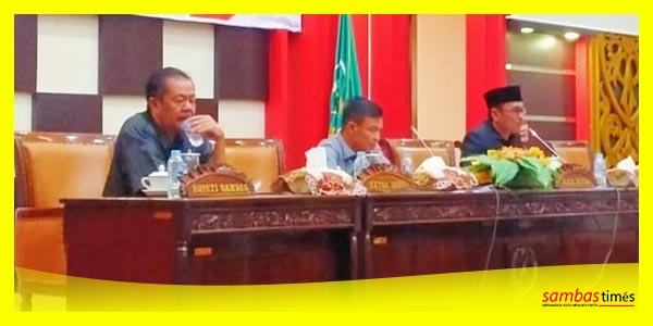 Suasana PU Fraksi Raperda Pertanggungjawaban Pelaksanaan APBD 2022 di Ruang Sidang Utama Kantor DPRD Sambas, Senin (12/6/2023).