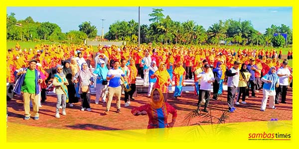 Bupati Sambas Satono Senam bersama dengan instrumen Lagu PKK Sambas Berkemajuan, Minggu (9/7/2023).