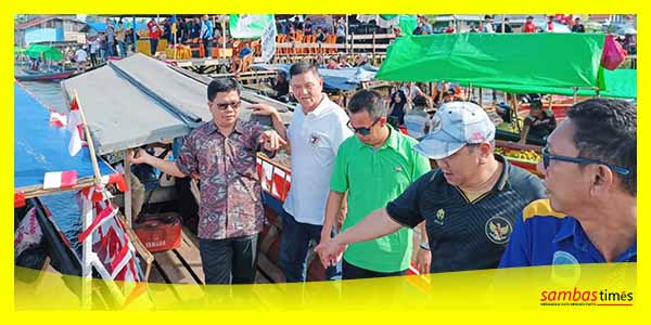 Bupati Sambas Satono saat menghadiri lomba Perahu Bidar Desa Tengguli, Minggu (23/7/2023).