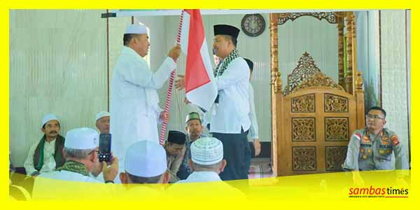 Bupati Sambas Satono saat menyambut Ketibaan Jamah Haji Kabupaten Sambas, Minggu (30/7/2023).