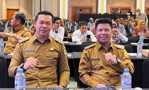 Bupati Sambas Satono bersama Bupati Kapuas Hulu, Fransiskus Diaan saat mengikuti Rakornas Kick Off P3PD di Jakarta, Jumat (14/7/2023).