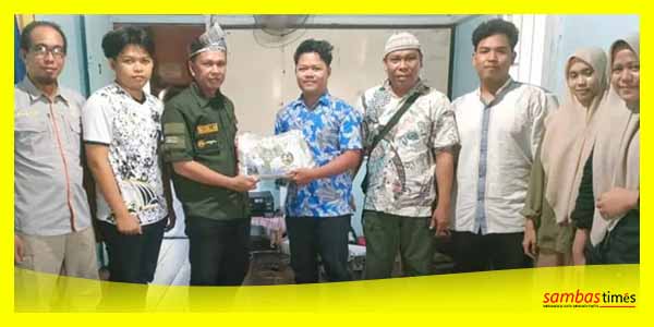 Ketua BAMAS Nasrullah menyalurkan Sembako untuk Asrama KMKS.