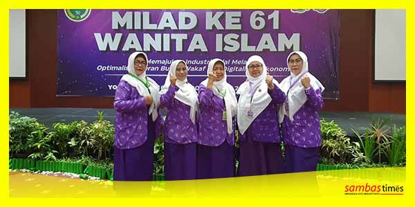 Ketua PDWI Kabupaten Sambas Hj Rosdiana saat menghadiri Milad Wanita Islam ke 61 di Yogyakarta.