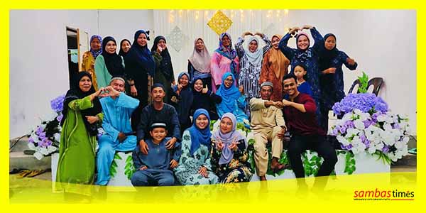 Suasana keakraban Mahasiswa KKM IAIS pada Kegiatan KKM Lintas Negara di Kampong Trusan, Sematan, Malaysia.