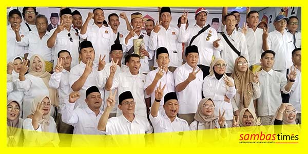 Bupati Sambas Satono Satono bersama pengurus DPC Partai Gerindra, Sabtu (29/8/2023) usai Rakorcab di Kecamatan Teluk Keramat, Kabupaten Sambas.