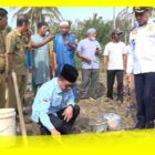 Bupati Sambas Satono meletakkan Batu Pertama Pembangunan Musala Desa Penjajab Kecamatan Pemangkat, Selasa (15/8/2023).