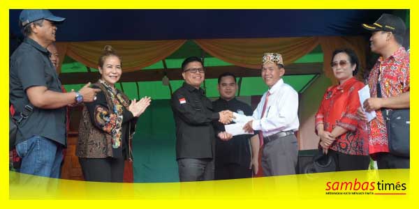 Bupati Sambas Satono pada kegiatan Temu Komunitas Bepakat se Paroki Sambas di Kecamatan Subah.