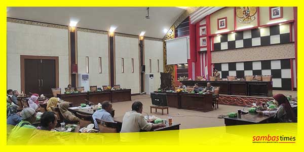 DPRD Kabupaten Sambas terima RDP Tenaga Honorer Katagori II, Senin (21/8/2023) di Ruang Sidang Utama Kantor DPRD Sambas.