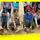 Dokumentasi Bupati Sambas Satono melepas anak Penyu di Pantai Tanjung Api, Desa Sebubus, Kecamatan Paloh.