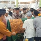 Jenazah Wakil Ketua DPRD Sambas Ir H Arifidiar MH usai disholatkan di Masjid Besar At Taqwa Pemangkat, Kamis (10/8/2023).