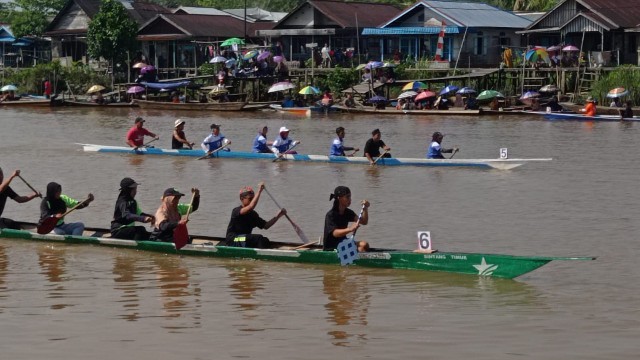 Lomba Sampan Bidar yang digelar Pemerintahan Desa Tengguli, Minggu (13/8/2023).