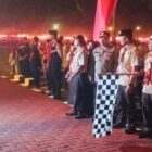 Kajari Sambas Agita Tri Moertjahjanto didampingi Sekda Sambas Ferry Madagaskar melepas Lomba Pawai Obor peringatan HUT RI ke-78, Selasa (15/8/2023) malam.