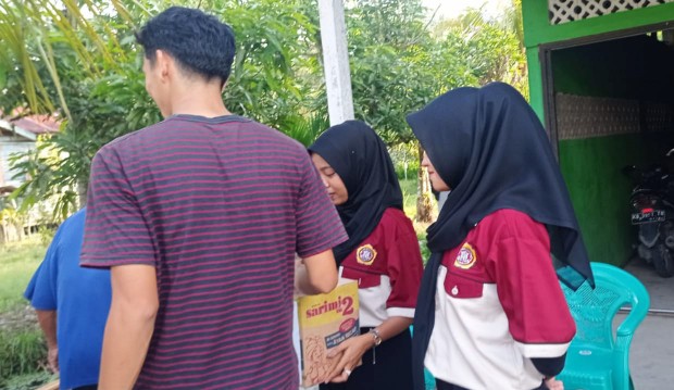 Pemuda Desa Tri Mandayan menggalang donasi untuk membantu warganya yang menderita penyakit Tumor Mulut, Selasa (29/8/2023) sore.