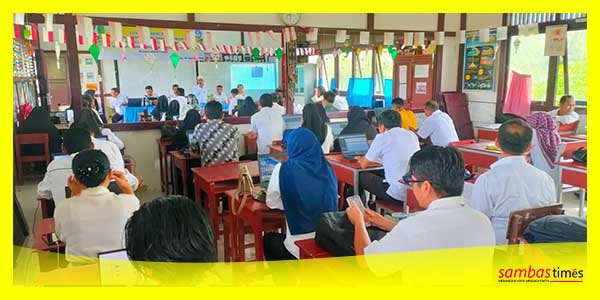 Korwil Disdikbud Kecamatan tebas menggelar Coaching Akses Rapor Pendidikan dan Perencanaan Berbasis Data melalui komunitas belajar, Kelompok Kerja Kepala Sekolah (K3S) Kecamatan Tebas. Kamis (31/8/2023).