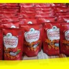 Produk kemasan Jamur Crispy yang di produksi Roemah Jamur Ikram, di Desa Puringan, Kecamatan Teluk Keramat.