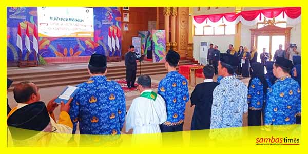 Sekda Sambas Ir H Ferry Madagaskar MSi melantik pejabat fungsional dilingkungan Pemerintah Kabupaten Sambas.