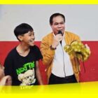 Wakil Ketua DPRD Kalbar Prabasa Anantatur memberikan hadiah pemenang kuis, Sabtu (26/8/2023).