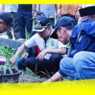Bupati Sambas Satono meletakkan batu pertama pembangunan Jembatan Berkemajuan ke-39 di Desa Tebing Batu, Kecamatan Sebawi.