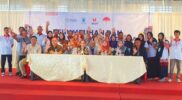 Anggota Fraksi Gerindra DPRD Sambas bersama Anggota Komisi VII DPR RI dan Anggota DPRD Kalbar mengabadikan momen foto bersama usai Bimtek WUB IKM.