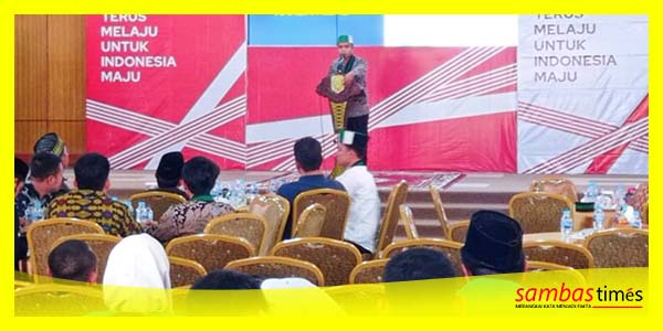 Ketua Umum HMI Rizal menyampaikan sambutannya usai dilantik, Senin (4/9/2023) di Aula Utama Kantor Bupati Sambas.