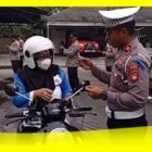 Satlantas Polres Sambas saat menyampaikan imbauan pada Operasi Zebra Kapuas 2023 di wilayah hukum Polres Sambas.
