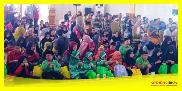 Para pelajar antusias menghadiri Kampanye Makan Sayur dan Buah, Rabu (13/9/2023) di Aula Utama Kantor Bupati Sambas.