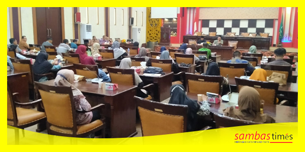 Suasana hearing Forum Tenaga Honor Pendidikan bersama DPRD Kabupaten Sambas, Jumat (8/9/2023) Diruang Sidang Utama Kantor DPRD Sambas.