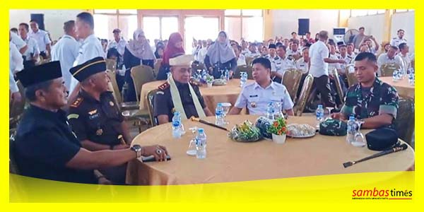 Bupati Sambas Satono berdiskusi bersama Kajati Kalbar dan Forkopimda, Rabu (4/10/2023) di Aula Utama Kantor Bupati Sambas.