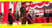 Dandim 1208 Sambas Letkol Czi Priyo Hindrarto memimpin upacara HUT TNI ke-78