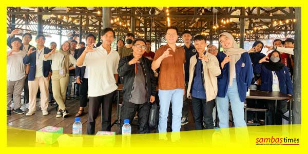 Himapol Fisip Untan mengandaikan momen foto bersama pada Turnamen E-Sport Mobile Legend, Sabtu (30/9/2023).