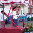 Bupati Sambas Satono memimpin Apel Hari Santri Nasional di Halaman Kantor Bupati Sambas, Selasa (24/10/2023).