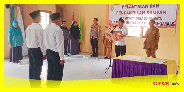 Kades Singaraya melantik 2 pejabat baru Desa Singaraya, Selasa (3/10/2023) di Aula Desa Singaraya.