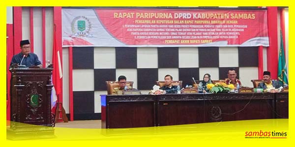 Lerry Kurniawan Figo menyampaikan laporan Pansus DPRD tentang Raperda Pajak Daerah dan Retribusi Daerah, Selasa (3/10/2023) di Ruang Sidang Utama Kantor DPRD Sambas.