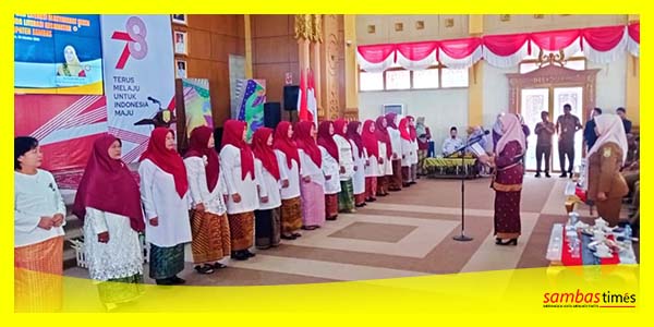 Pengukuhan Bunda Literasi se-Kabupaten Sambas oleh Bunda Literasi Kabupaten Sambas Hj Yunisa Satono, Selasa (3/10/2023).